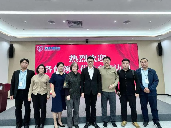 Director Yang Jun of SMQ Precision Medicine Center and Chief Scientist Professor Wang Yun of SMQ Group Visit Shenzhen Cell Valley